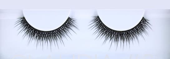 The Huda beauty eyelashes Classic Lash Claudia #6