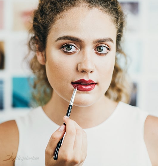 How to Do Your Own Prom Makeup
