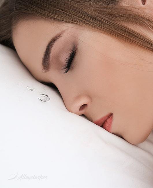 Is It Bad to Sleep With Fake Eyelashes on? 2